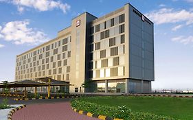 ميلينيوم مطار المدينة